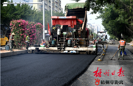 新興三路鋪設(shè)路面