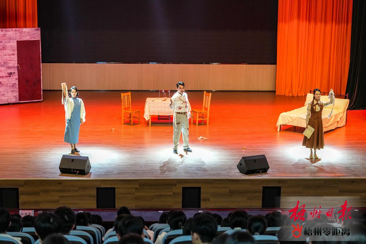 《向死而生》開演