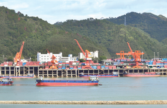 梧州港活力涌動